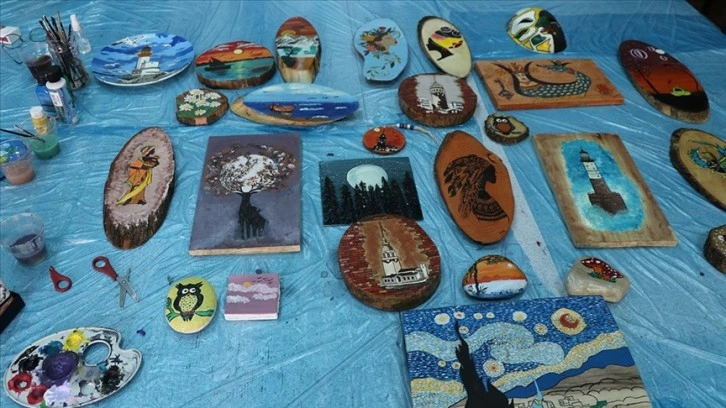 Siirt'te atılmış odun ve amut parçaları el sanatları kursunda kullanılıyor