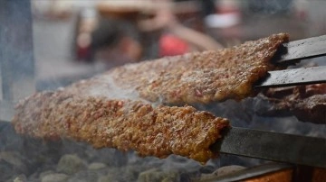 Adana kebabına "zırh" hoşlanma katıyor