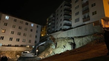 Ankara'da bitişiğindeki yapım emek harcaması zımnında hasar gören 2 bina boşaltıldı