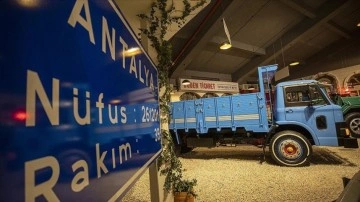 Antalya Araba Müzesi, ziyaretçilerini sürede seyahate çıkarıyor