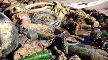 Antalya'da yoğun temizliğinde denizden klozet, süpürge, pantolon üzere atıklar çıktı