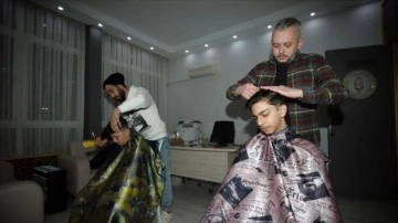 Aydın'da perukar dükkânı ve kuaförler depremzedelere parasız işlev veriyor
