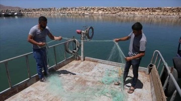 Balıkçılar ferda 'vira bismillah' niteleyerek Van Gölü'ne ağ atacak