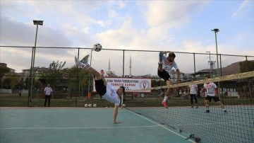 Bingöllü sporcular ayak tenisinde Avrupa'da Türkiye'yi özümleme edecek