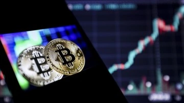 Bitcoin 10 ayın en düşüt seviyesine geriledi