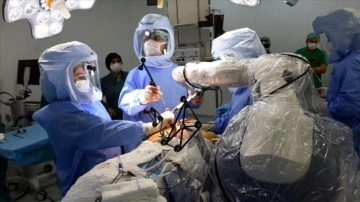 Bursa'da robotik cerrahiyle 100'ü fazla ortopedi hastası sağlığına kavuştu
