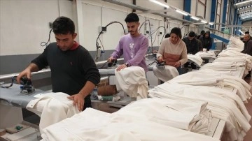 Devlet yardımı ile kurulan tekstil fabrikası 240 insana iş olanağı sağladı