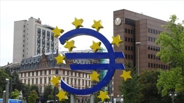 ECB, enflasyondaki artışa karşın faiz rakamlarını değiştirmedi