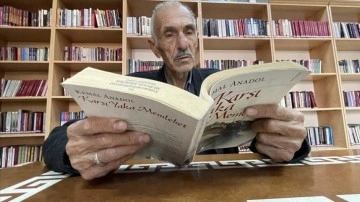 Edebiyat kentinin 79 yaşındaki 'kitap kurdu' öğrencilere kip oluyor