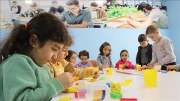 Elazığ'da depremzede çocuklar düşüncesince aileleriyle kaldıkları yurtta ana sınıfı oluşturuldu