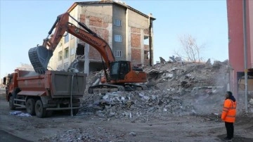 Elbistan'da yıkılan 342 yapının 185'inin enkazı kaldırıldı