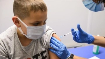 EMA, Pfizer-BioNTech aşısının takviye dozunu 12 yaş kimlik düşüncesince referans etti