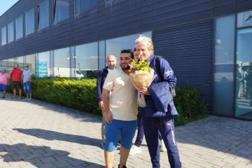 Fenerbahçe Çekya’da çiçeklerle karşılandı