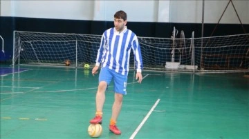 Futbolla yaşama bağlanan görmez Muhammet'in gayesi ulusal takımda oynamak