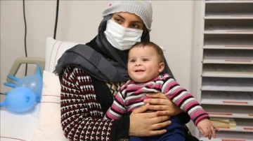 Gaziantep'te depremde enkazdan çıkarılan anne ile bebeği, 8 çağ sonradan kavuştu