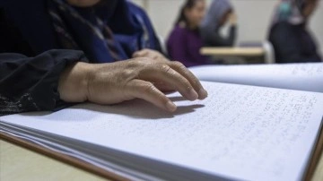 Görme özürlü kursiyerler, Braille alfabesiyle Kur'an-ı Kerim'i hatmetti