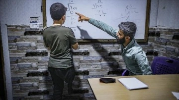 İdlib'de özürlü dallar gönüllü öğretmenlerin yardımıyla geleceğe etap atıyor