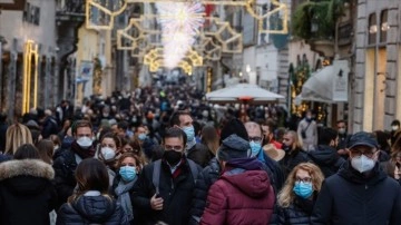 İtalya'da açıkça havada maske kullanma zorunluluğu kalkıyor