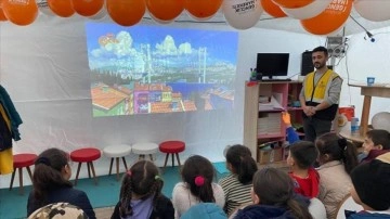 Kahramanmaraş'ta depremzede dallar düşüncesince sinema çadırı kuruldu