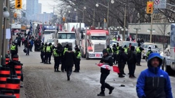 Kanada polisi, kamyoncuların protestosuna için engelleme arayışında