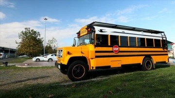 Karavana çevirilmiş olduğu "school bus" ile 15 bin kilometre yol büküm edecek
