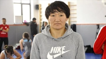 Kırgız eş güreşçiler Aysuluu, Meerim ve Ayperi, başarılarıyla ülkelerinin evveliyatına geçti