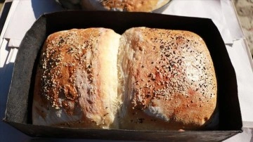 Kocaeli'nin namünasip mayalı 'teneke ekmeği' kırsalda yaşatılıyor