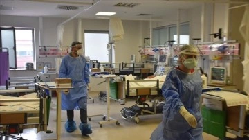 Kovid-19 servisindeki afiyet personelleri hastaların aşılama pişmanlığına tanıklık ediyor