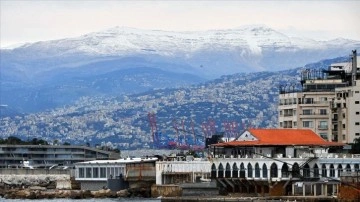 Lübnan'ın dağlarına kışın önce eş düşerken sahilinde ise gökçe gökçe edebiyat sıcağı var