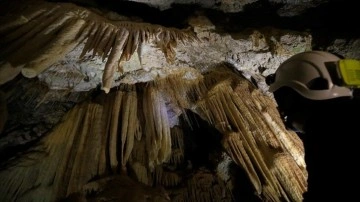 'Makarna' sarkıtlı huy abidesi mağarada iklim verileri enstantane fotoğraf izleniyor