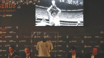 Matthaus, Maradona'nın 1986 Dünya Kupası finalinde giydirilmiş olduğu formayı müzeye verdi