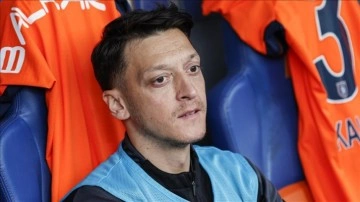 Medipol Başakşehirli topçu Mesut Özil ameliyat edildi