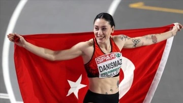 Milli atlet Tuğba Danışmaz, üç aşama atlamada Türkiye rekoru kırarak Avrupa şampiyonu oldu