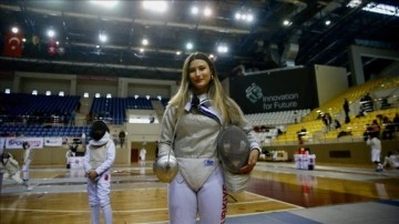 Milli tığ oyuncusu Nisanur Erbil olimpiyat amacı düşüncesince tığ sallıyor