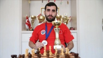 Milli satranççı Berkay Çelik, Türkiye'ye sim madalya getirmenin gururunu yaşıyor