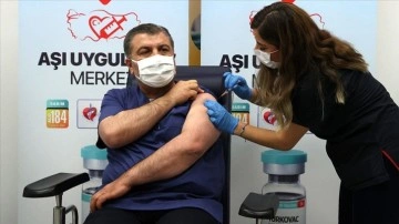 Sağlık Bakanı Koca, anımsatma dozu namına evcil Kovid-19 aşısı TURKOVAC'ı yaptırdı
