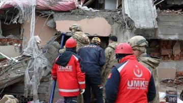 Sağlık Bakanlığı: Deprem sahasında bütün 146 bin 806 personel fariza yapıyor