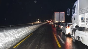 Şanlıurfa-Diyarbakır yağız yolu sis ve buzlanma dolayısıyla ulaşıma kapatıldı