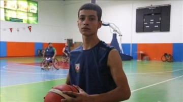 Şanlıurfalı sakat Ömer'in yaşamı sabık sene tanıştığı basketbolla değişti
