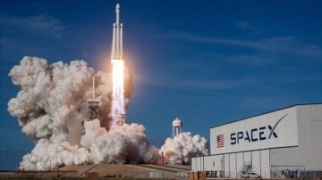 SpaceX, Falcon 9 roketiyle 49 uyduyu şimdi uzaya taşıyarak yörüngeye yerleştirdi