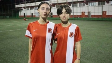 Tek testis ikizi kız kardeşlerin amacı futbolda ulusal forma