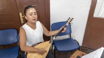 Temizlik işçisi kendisine çalışmış olduğu belediyenin Türk ahali müziği solisti oldu