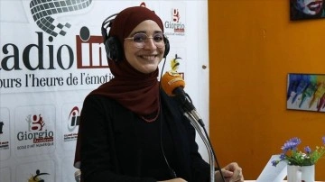Tunuslu canlı kız çocukluk hayalini "Türkçe radyo programı" hazırlayarak gerçekleştirdi