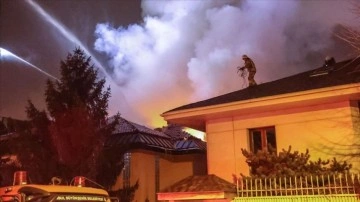 Üsküdar'da dü eğik binada çıkan yangın söndürüldü