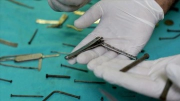 Van'da eş hastanın midesinden 158 yabancı cisim çıkarıldı